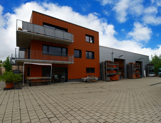 Ansprechende Lagerhalle mit Wohnbau im Industriegebiet in Konstanz