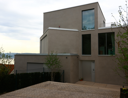 Modernes Einfamilienhaus im Vorort von Konstanz mit Blick auf den Bodensee